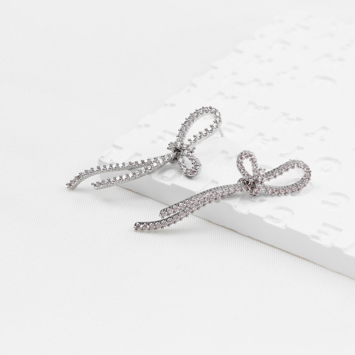 Elegant Bow Zirconia Stud Earrings – Sparkling Earrings for Women, Ideal for Everyday & Special Occasions