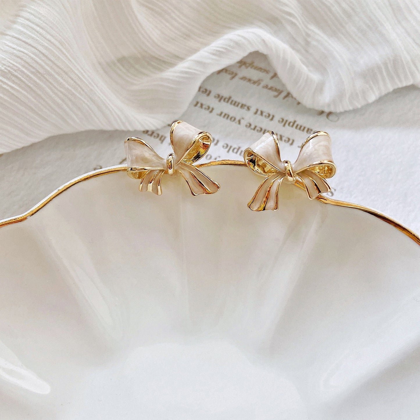 Vintage Bow Earrings in Cream White β 14K Gold Plating & Enamel, Elegant Jewelry for Women, Ideal for Lolita & Princess Look, Party & Everyday