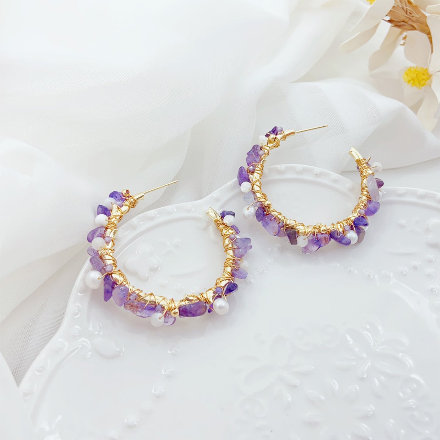 Große Creolen mit Amethyst & Perle – 14K vergoldete Ohrringe mit 925 Silberstift, Statement Schmuck für Damen