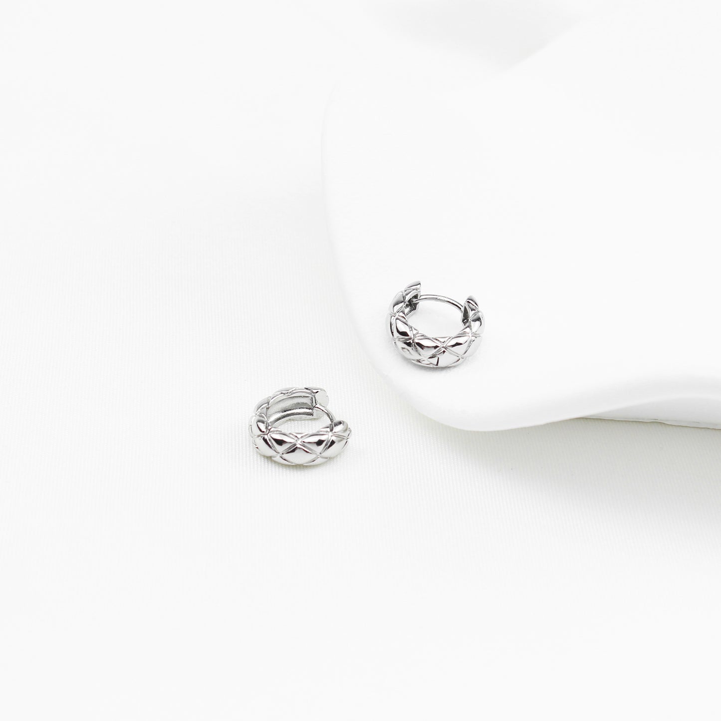 Small Silver Rhombus Hoop Earrings – 1.4 cm Geometric Design for Women, Ideal for Everyday & Special Occasions