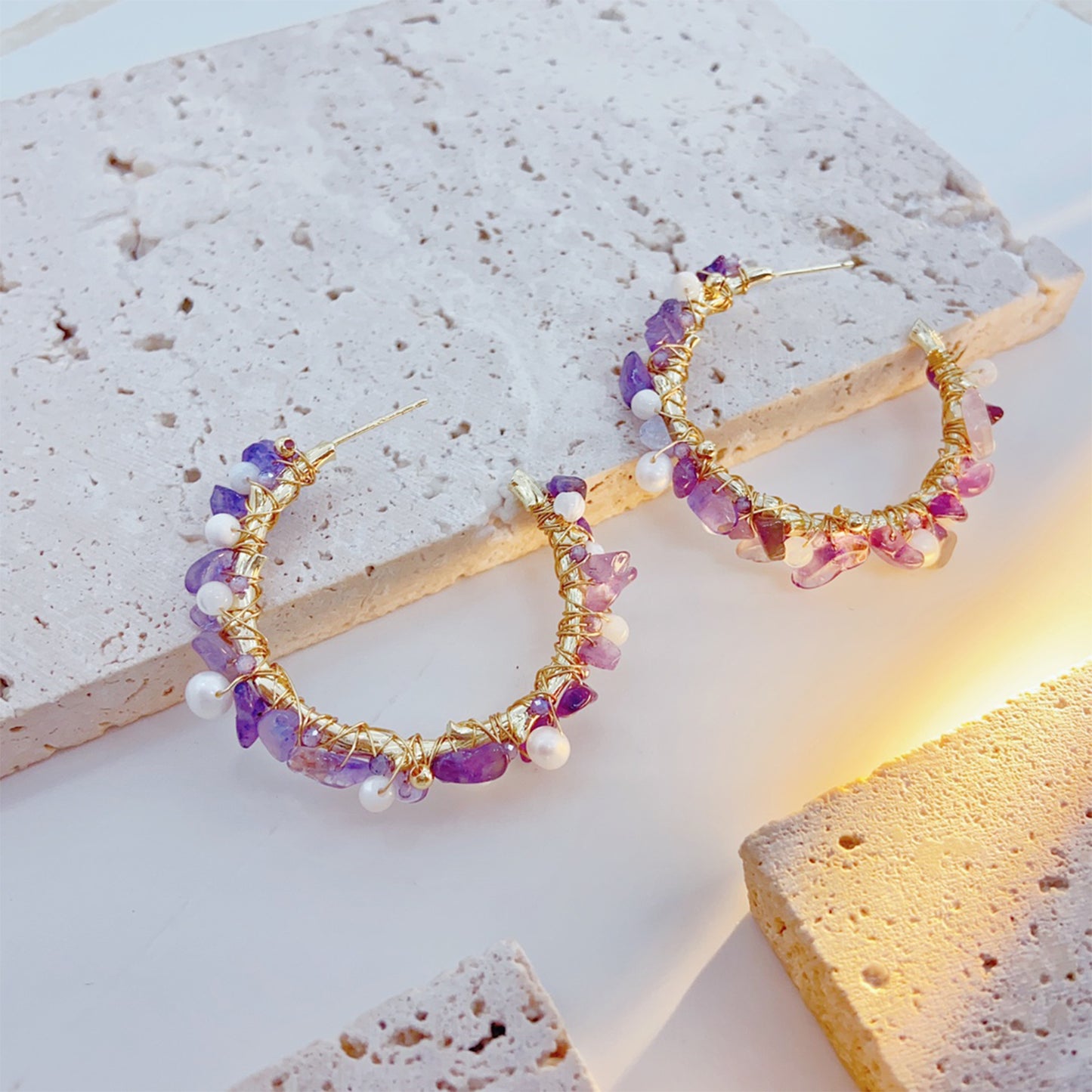 Große Creolen mit Amethyst & Perle – 14K vergoldete Ohrringe mit 925 Silberstift, Statement Schmuck für Damen