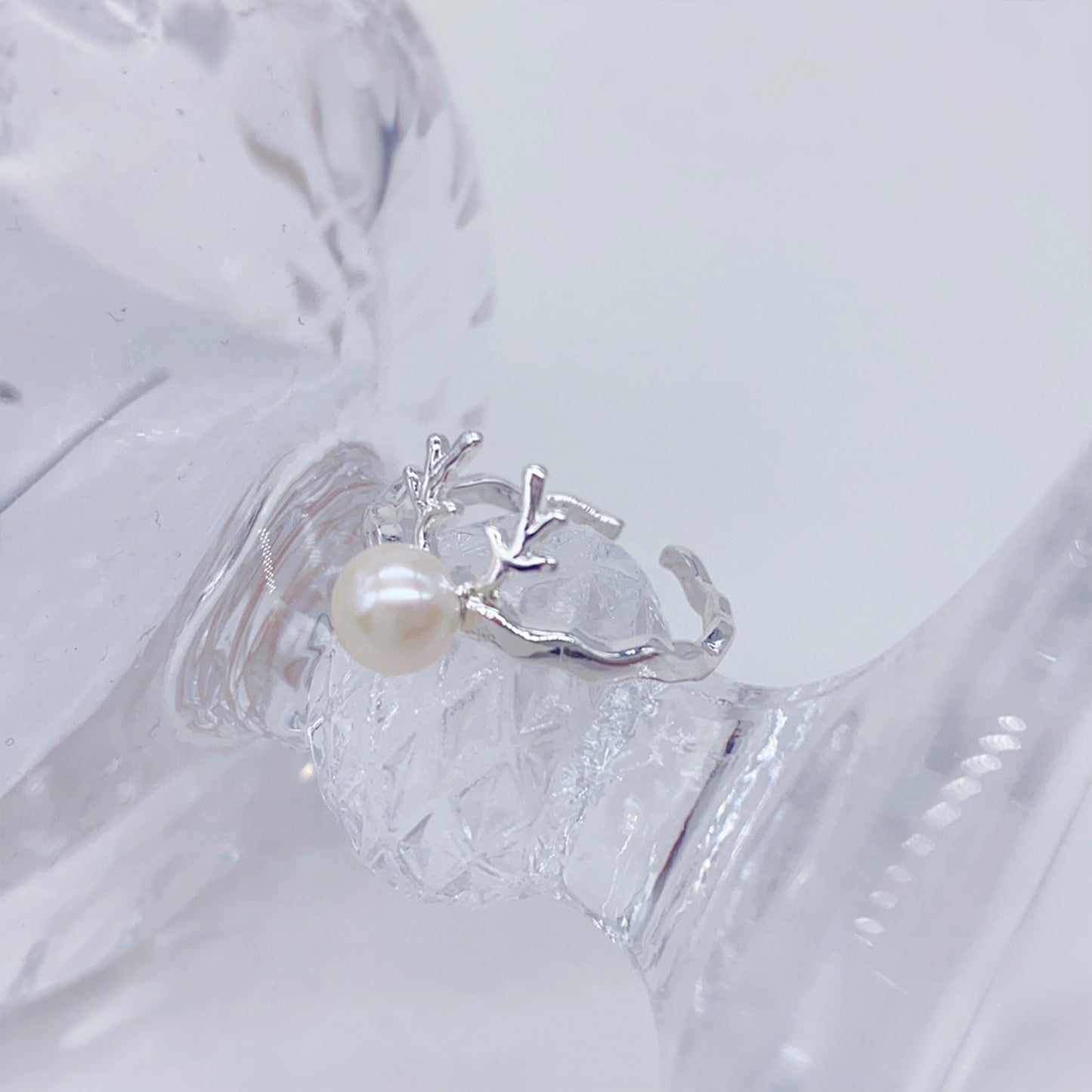 Schneemobil Rentier Perlenring – Verstellbarer Offener Ring, Silberbeschichtung & Weiße Süßwasserperle, Eleganter Damenring