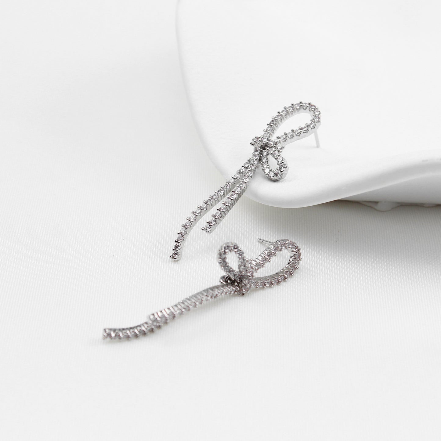 Elegant Bow Zirconia Stud Earrings – Sparkling Earrings for Women, Ideal for Everyday & Special Occasions