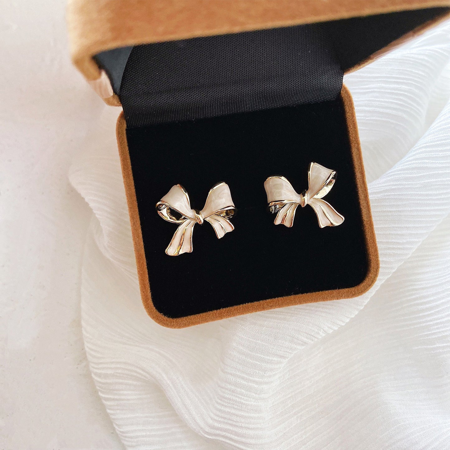Vintage Bow Earrings in Cream White β 14K Gold Plating & Enamel, Elegant Jewelry for Women, Ideal for Lolita & Princess Look, Party & Everyday
