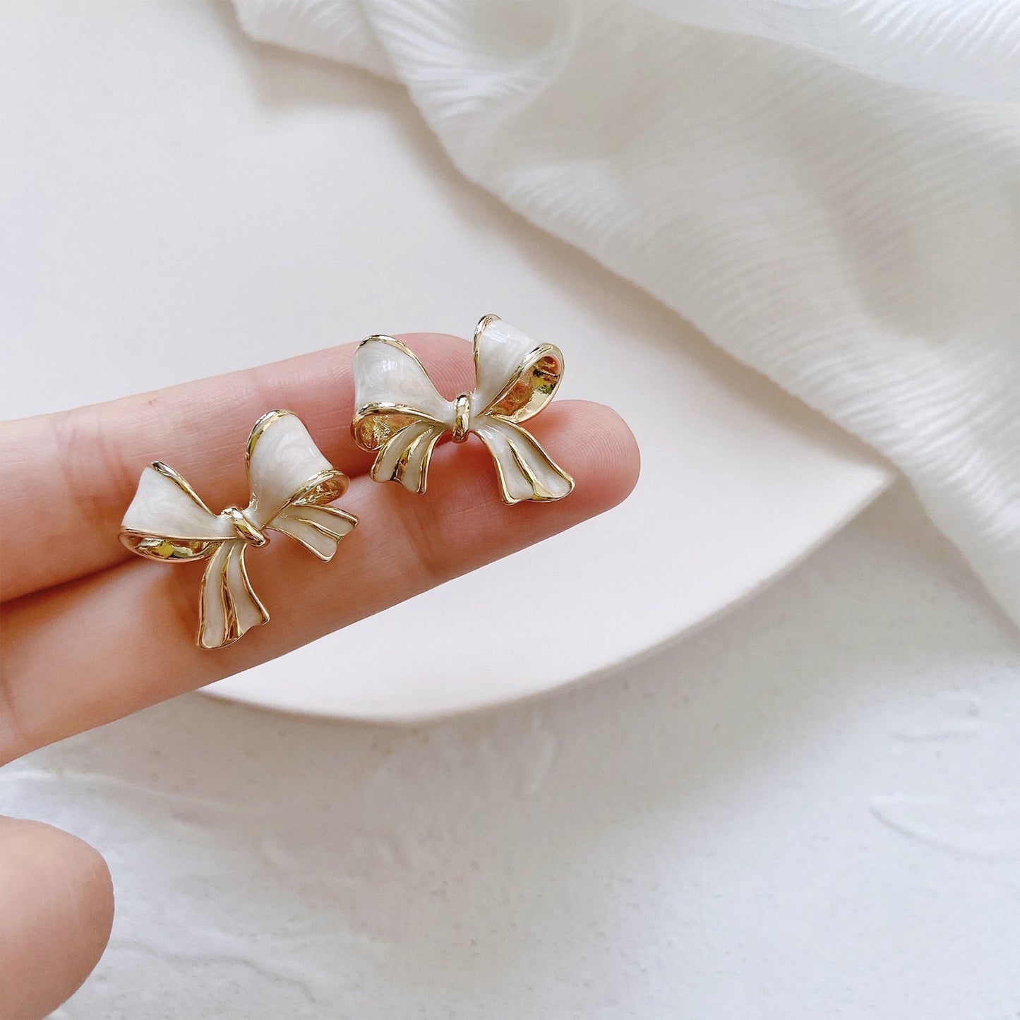 Vintage Bow Earrings in Cream White β 14K Gold Plating & Enamel, Elegant Jewelry for Women, Ideal for Lolita & Princess Look, Party & Everyday