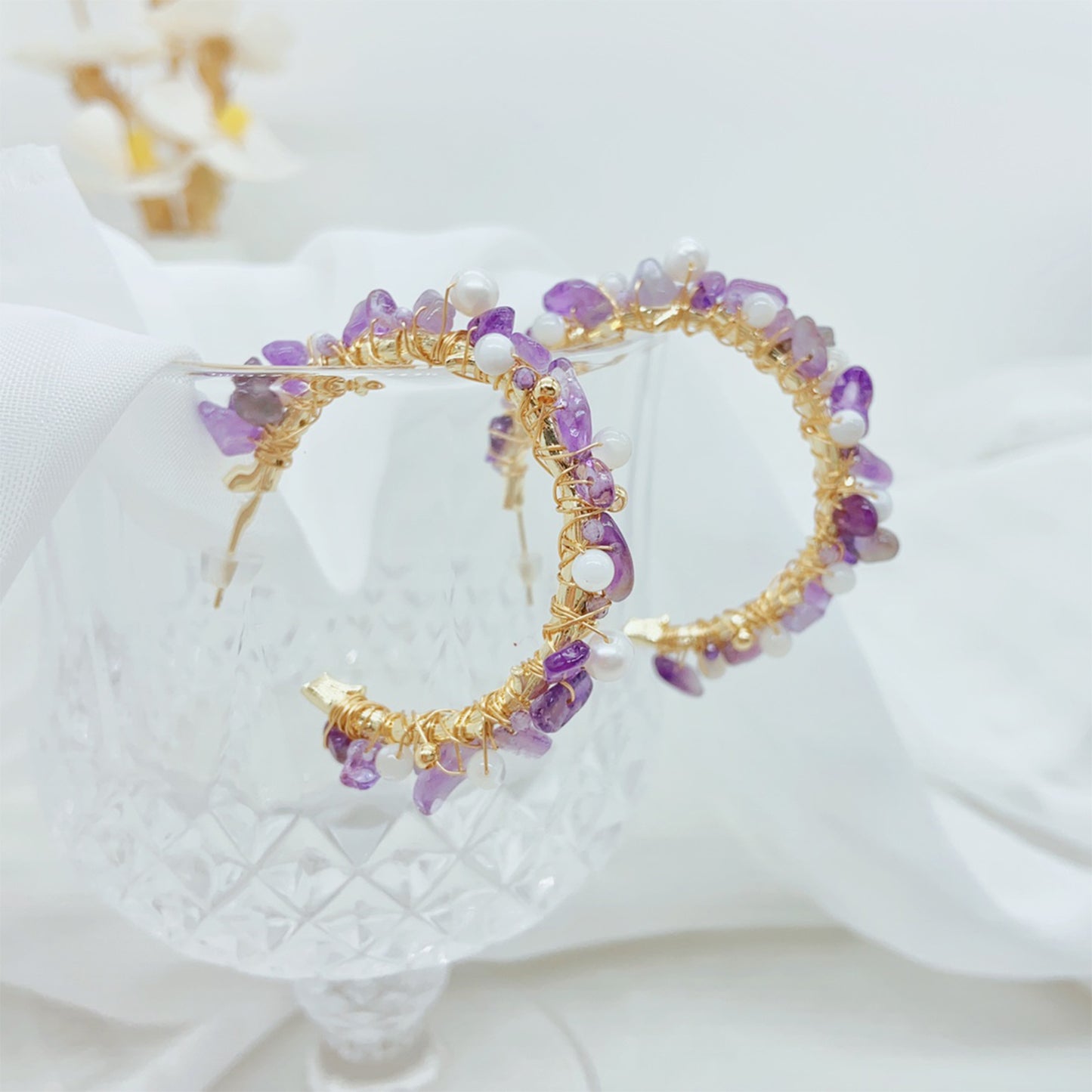 Große Creolen mit Amethyst & Perle – 14K vergoldete Ohrringe mit 925 Silberstift, Statement Schmuck für Damen