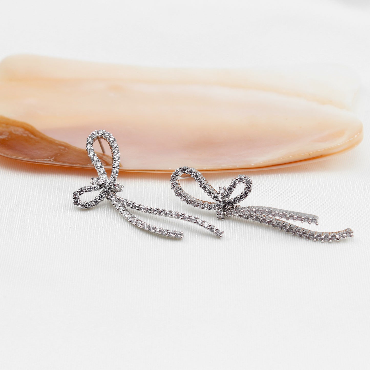Elegant Bow Zirconia Stud Earrings – Sparkling Earrings for Women, Ideal for Everyday & Special Occasions