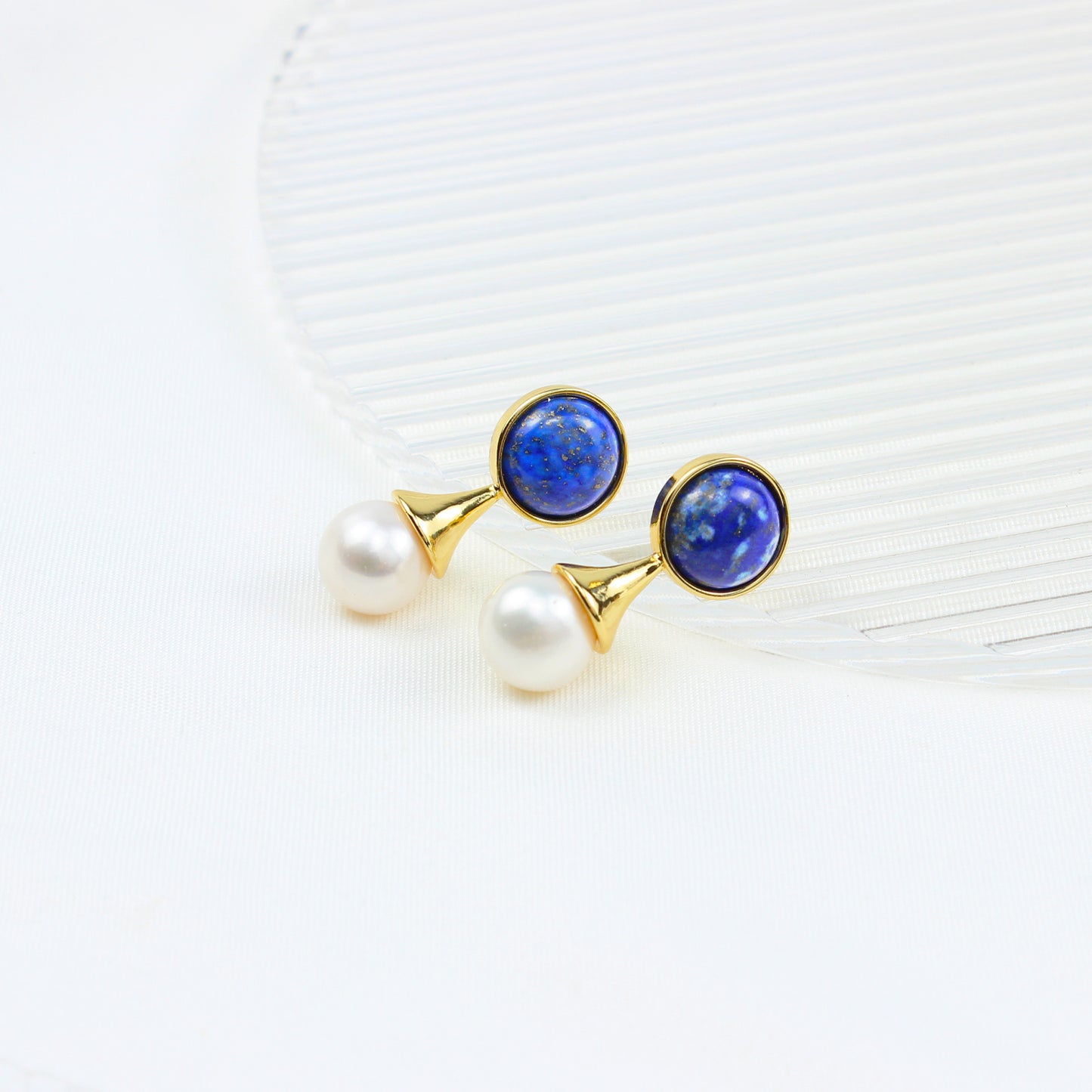 Elegante Lapislazuli-Perlen Ohrstecker – 14K vergoldet, 925 Silberstifte, französisches Tropfen-Design, hypoallergen & luxuriös