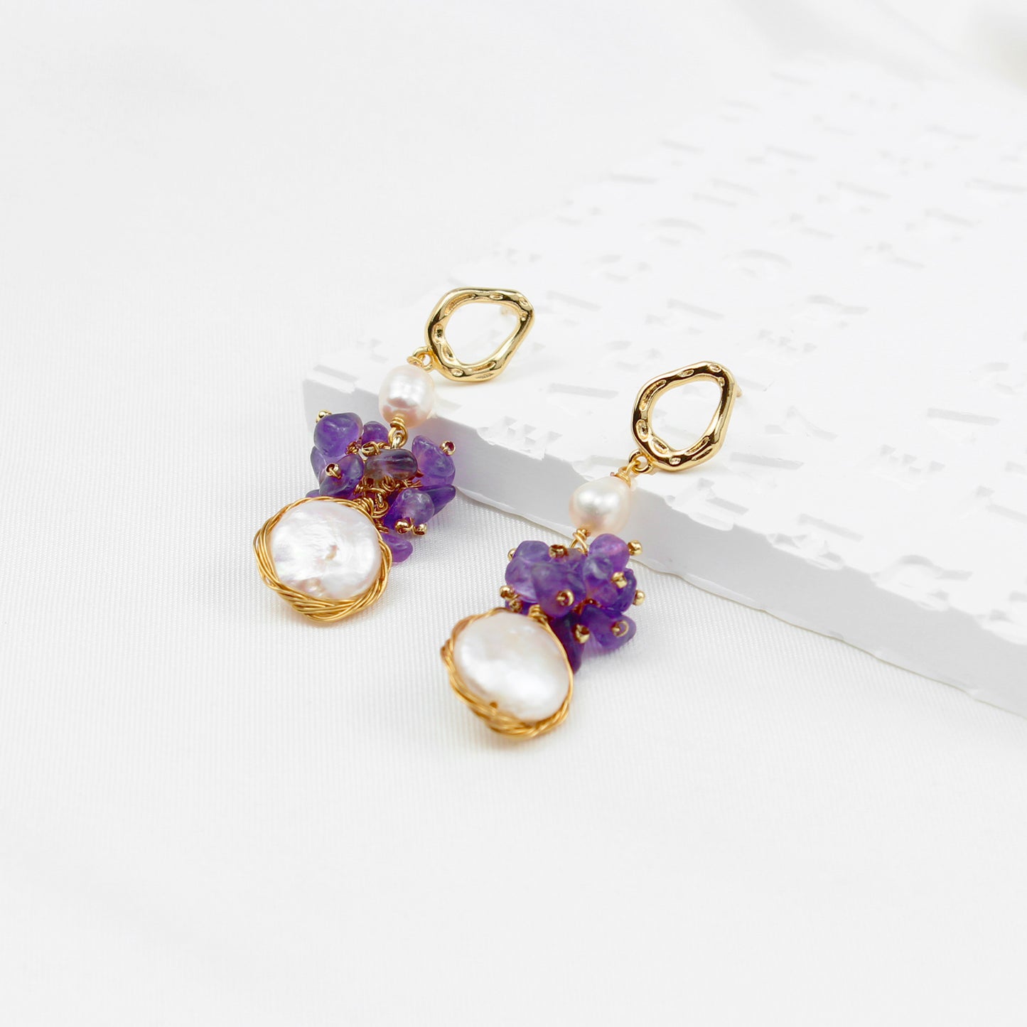 Violette Trauben-Perlenohrringe – 14K Vergoldet, Barockstil mit Süßwasserperlen & Kristallen, Eleganter Schmuck für Feste & Partys