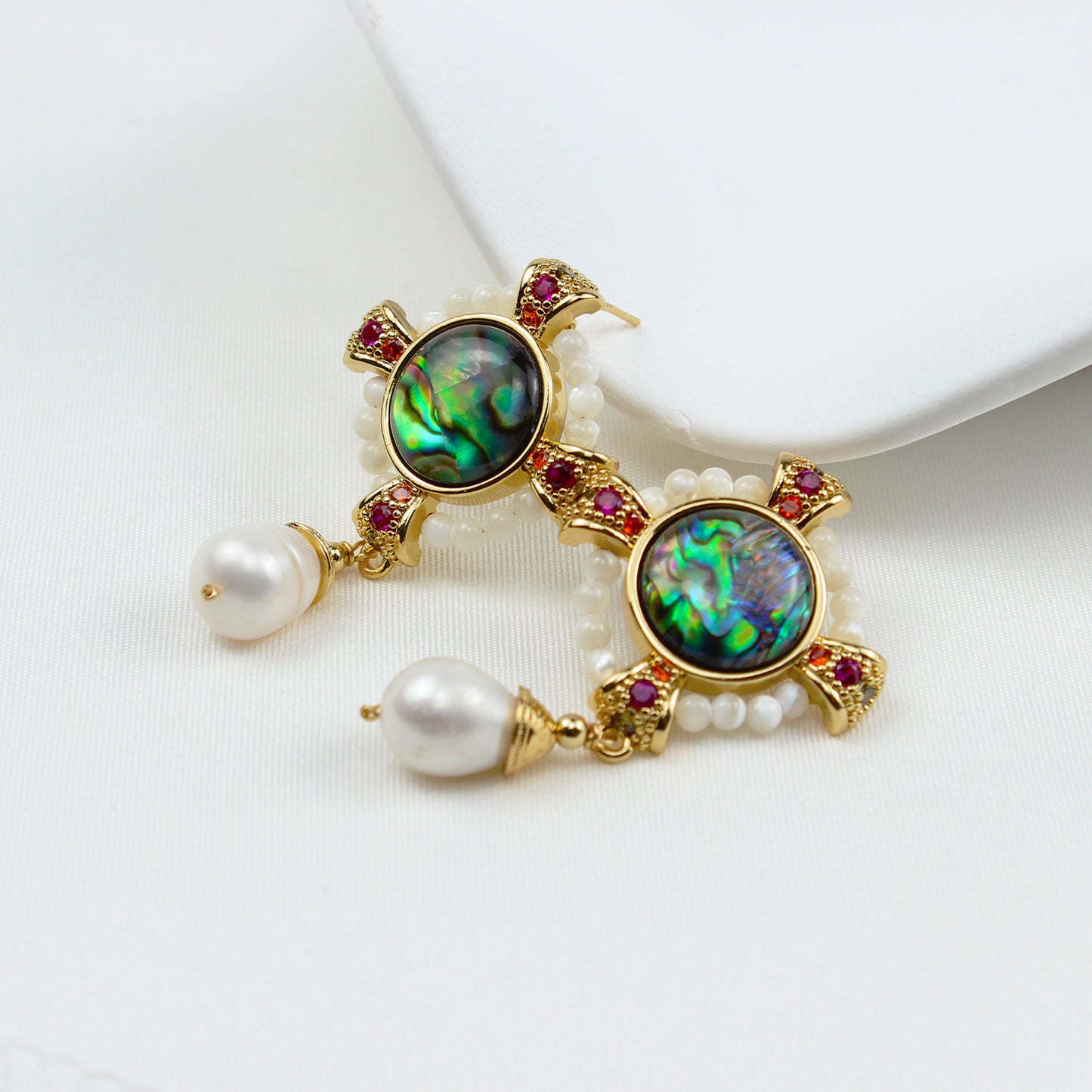 Vintage Abalone Perlenohrringe mit bunten Edelsteinen – 14K vergoldet, Extravagantes Design für Tanz & Feste