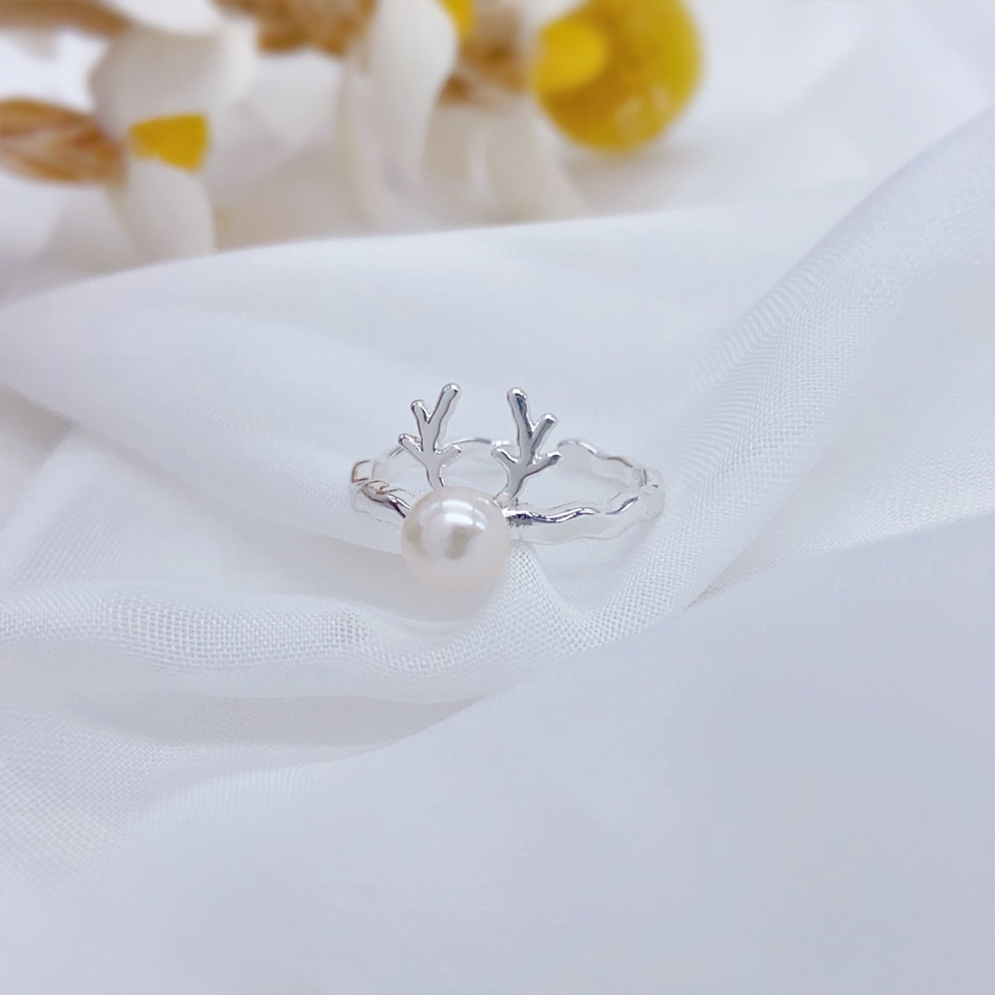 Schneemobil Rentier Perlenring – Verstellbarer Offener Ring, Silberbeschichtung & Weiße Süßwasserperle, Eleganter Damenring