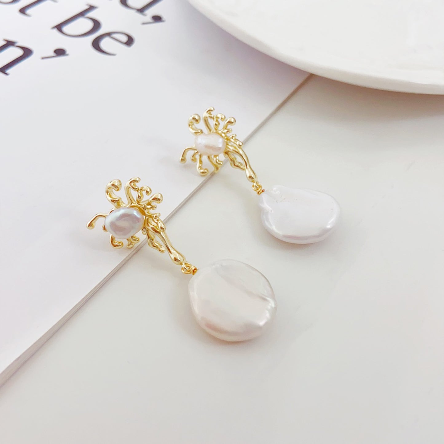 Barock Perlenohrring – Unregelmäßige Süßwasserperle, 14K vergoldet, 925 Silberstift, eleganter hypoallergener Ohrstecker für Frauen