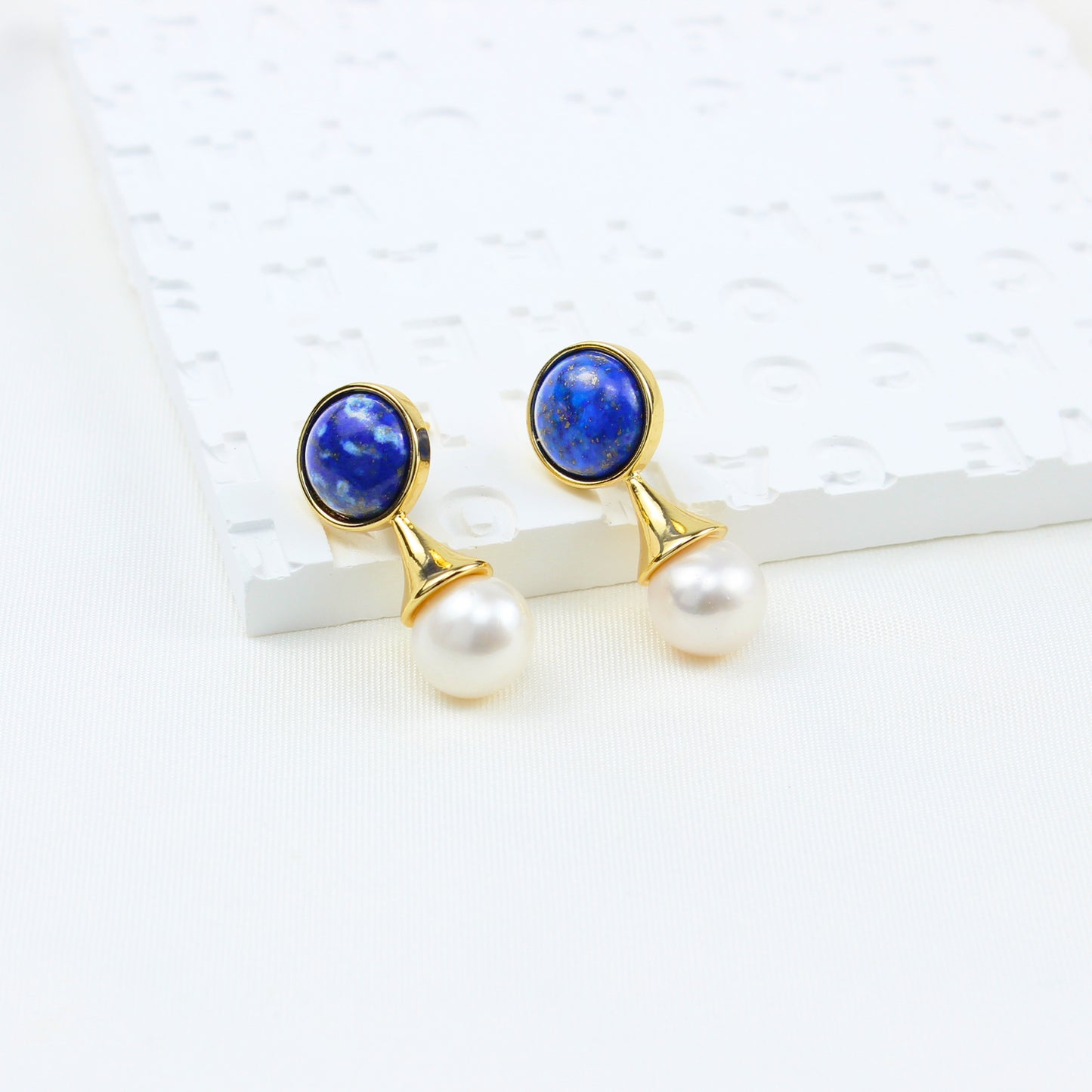 Elegante Lapislazuli-Perlen Ohrstecker – 14K vergoldet, 925 Silberstifte, französisches Tropfen-Design, hypoallergen & luxuriös