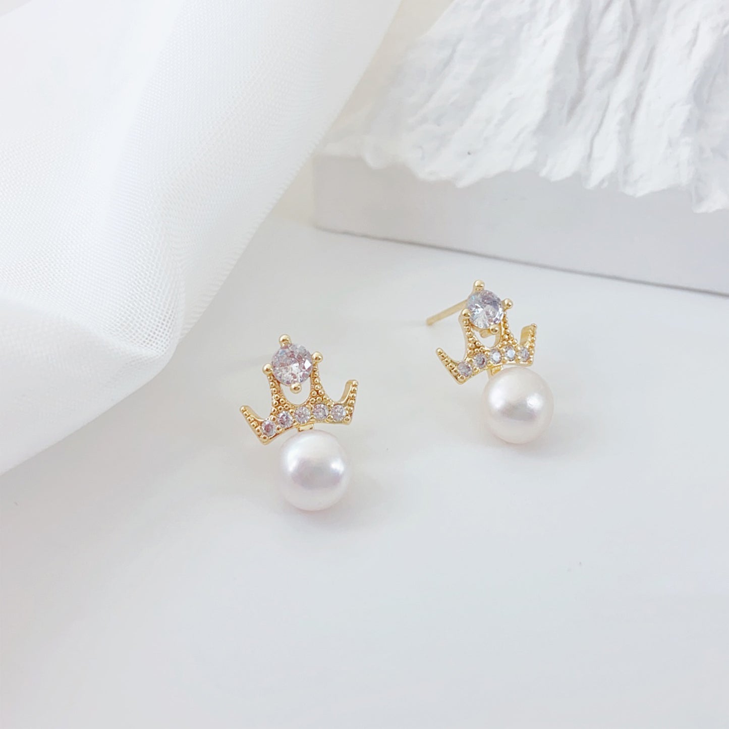 Klassische Perlen-Ohrkette – Minimalistische Eleganz mit leichter Bewegung