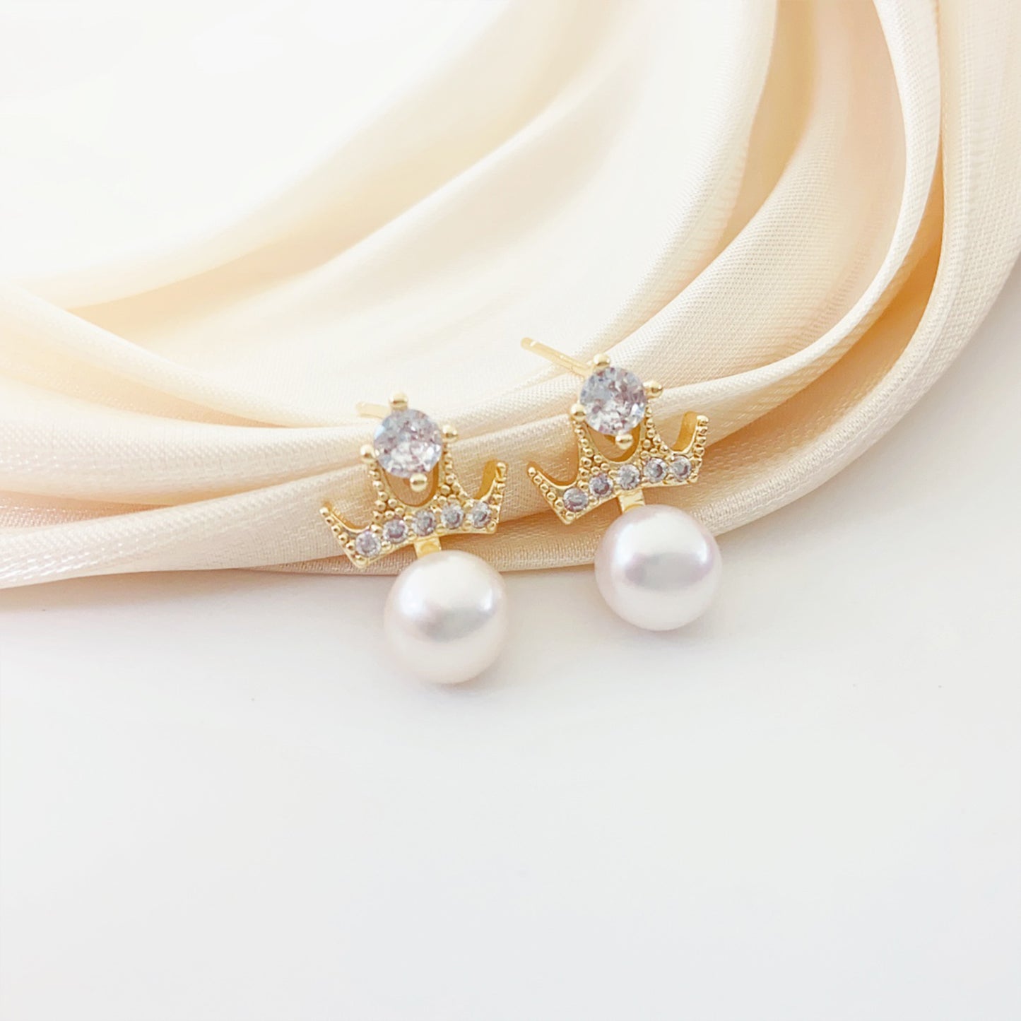 Klassische Perlen-Ohrkette – Minimalistische Eleganz mit leichter Bewegung