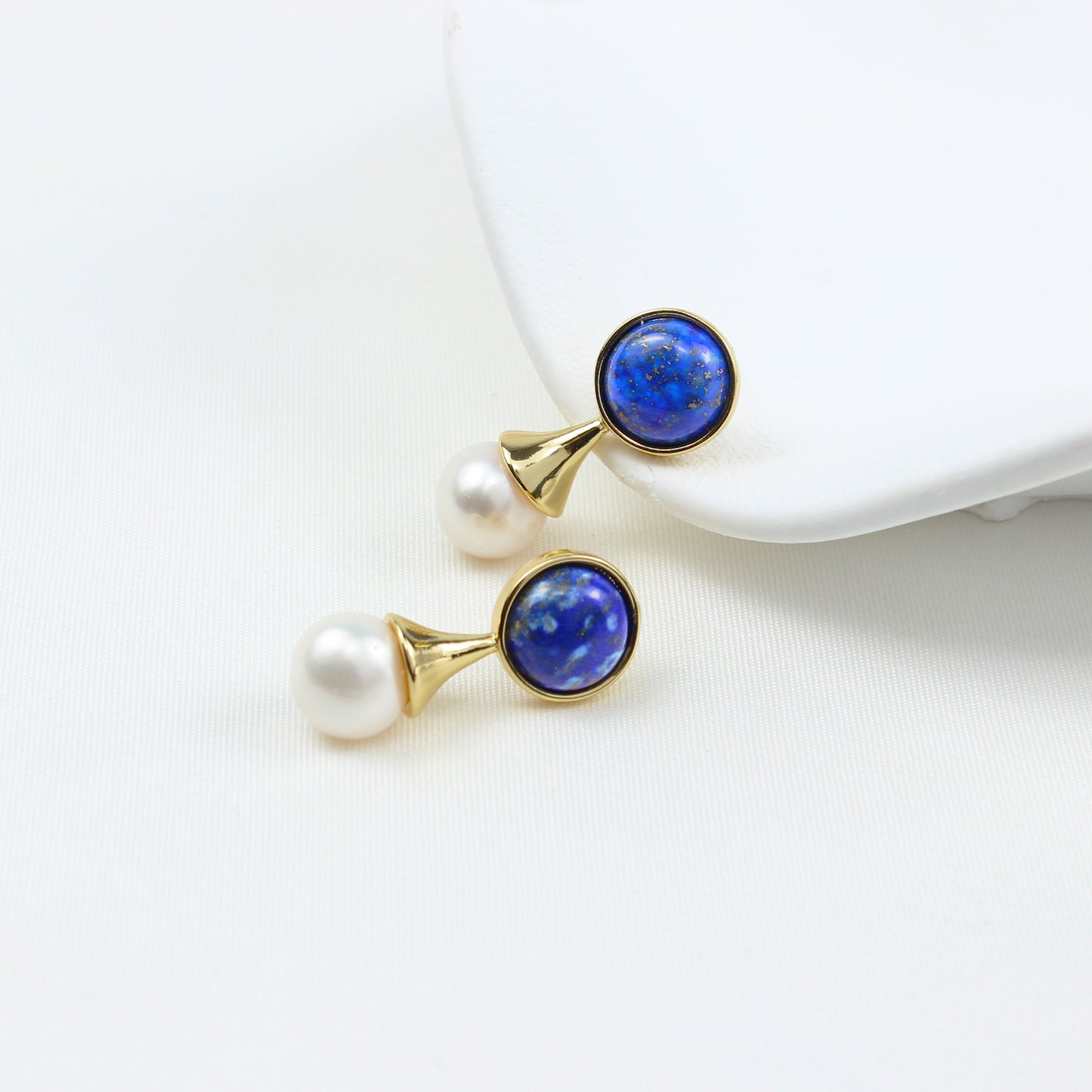 Elegante Lapislazuli-Perlen Ohrstecker – 14K vergoldet, 925 Silberstifte, französisches Tropfen-Design, hypoallergen & luxuriös