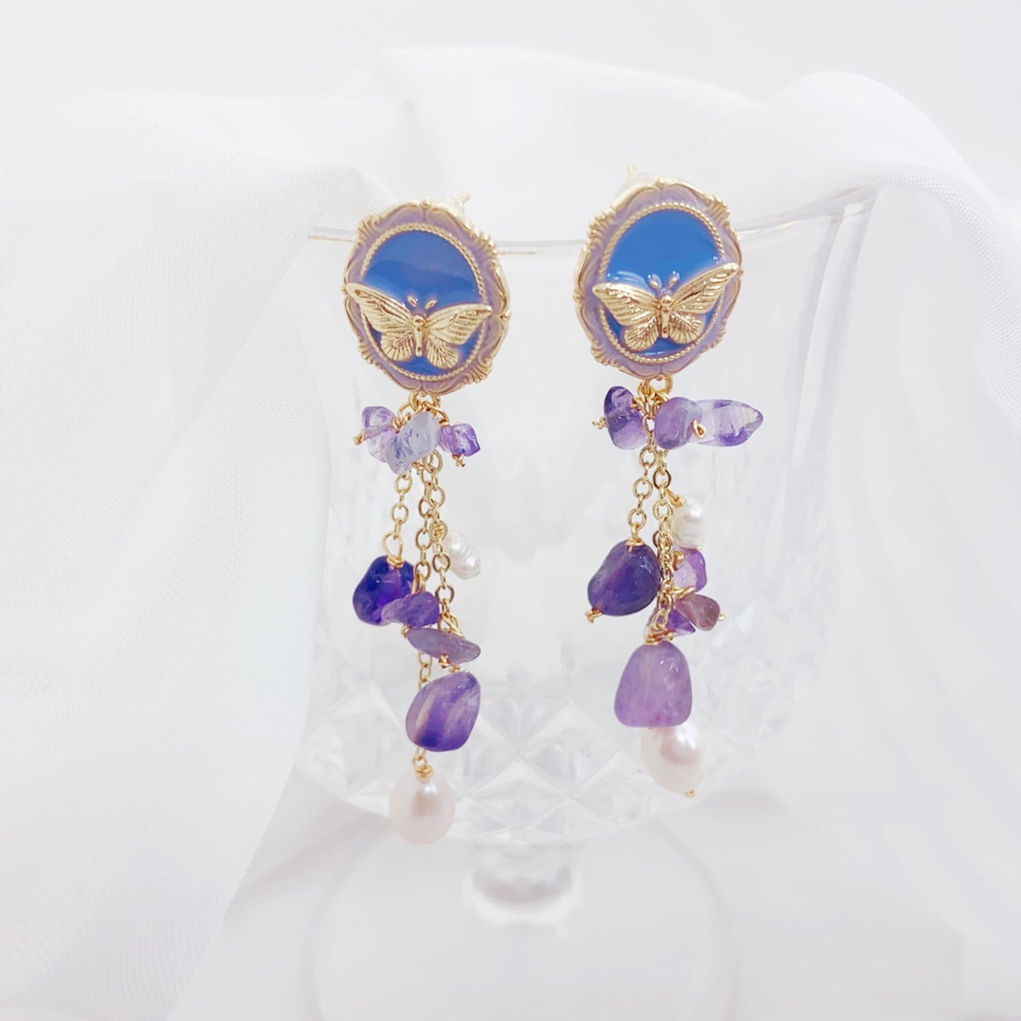 Amethyst Perlenohrringe im Schmetterlingsdesign – 14K Vergoldet, Feine Kristalle & Süßwasserperlen, Eleganter Schmuck für Bälle und Anlässe