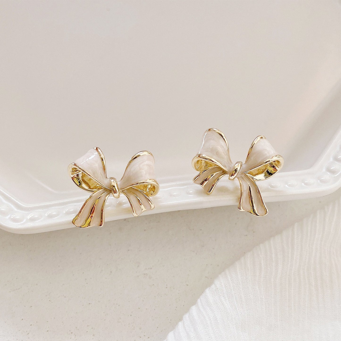 Vintage Bow Earrings in Cream White β 14K Gold Plating & Enamel, Elegant Jewelry for Women, Ideal for Lolita & Princess Look, Party & Everyday