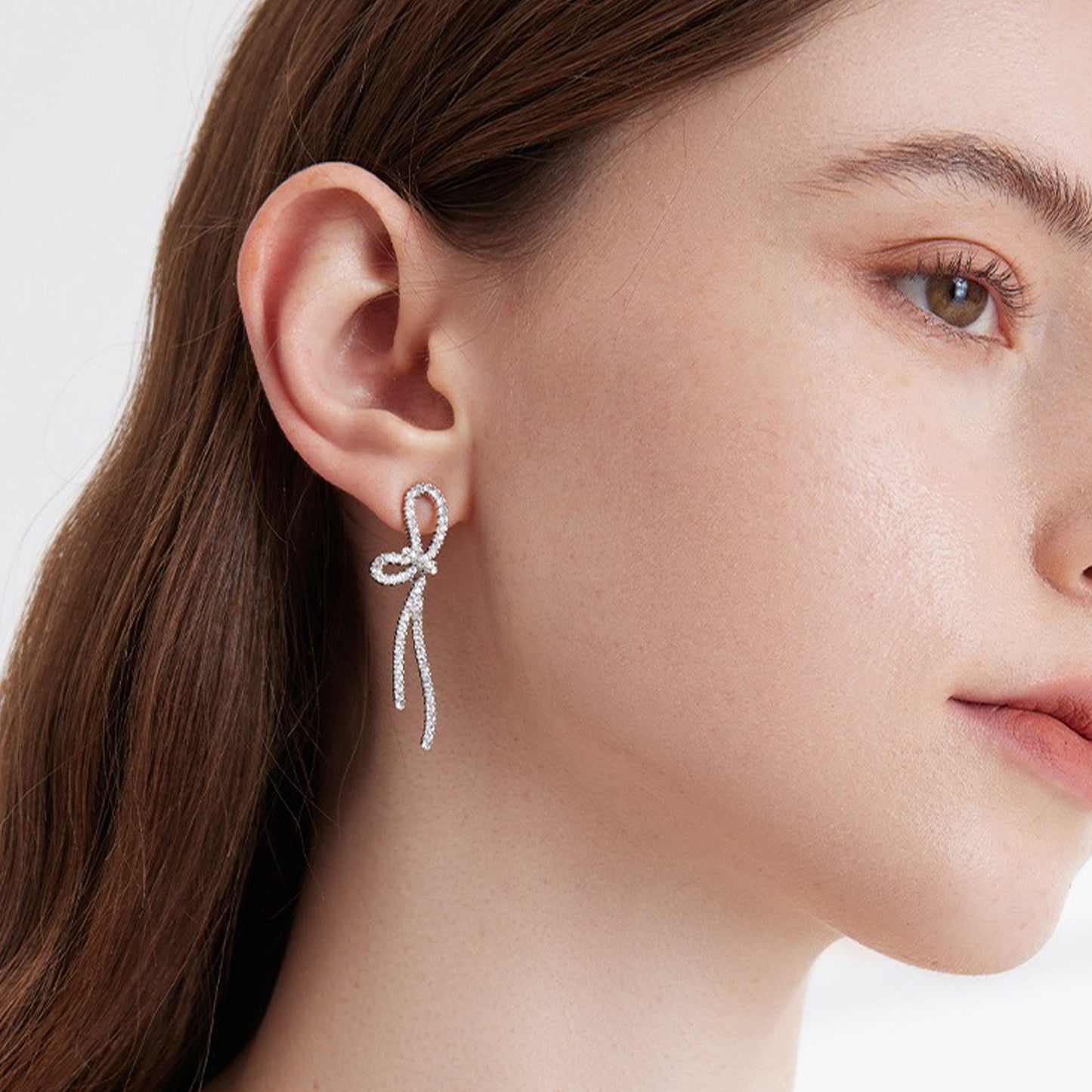 Elegant Bow Zirconia Stud Earrings – Sparkling Earrings for Women, Ideal for Everyday & Special Occasions