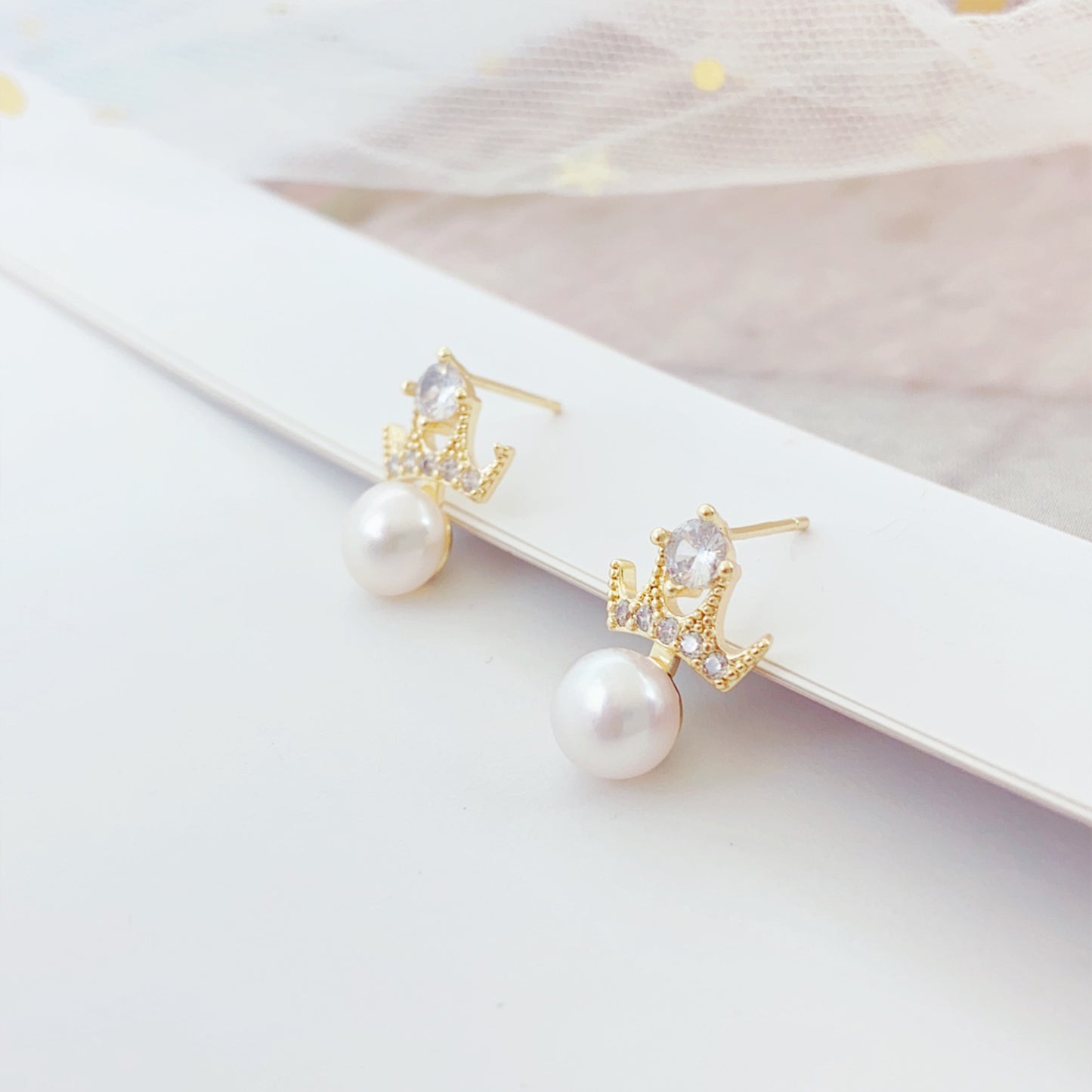 Klassische Perlen-Ohrkette – Minimalistische Eleganz mit leichter Bewegung