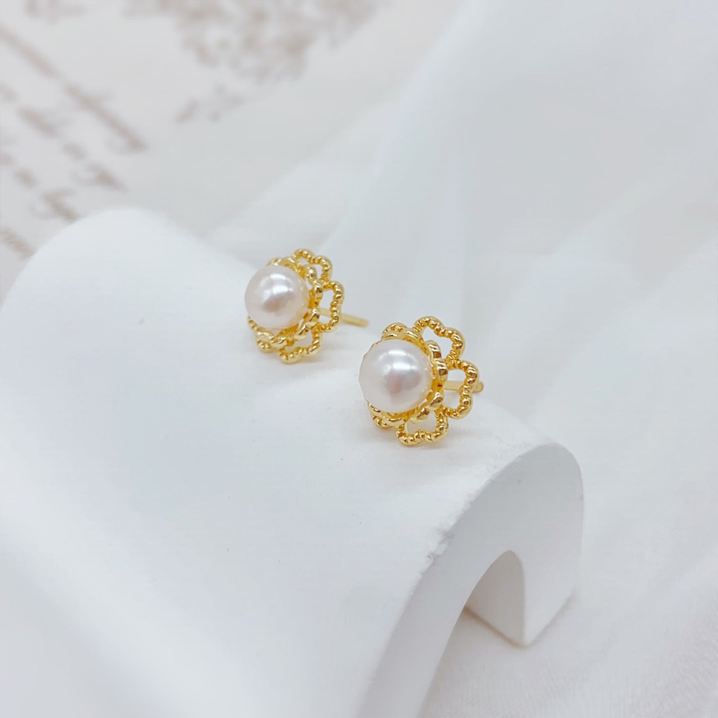 Licht & Schatten Rose Perlenohrringe – Elegante Blüten mit schimmernder Perle 🌹✨