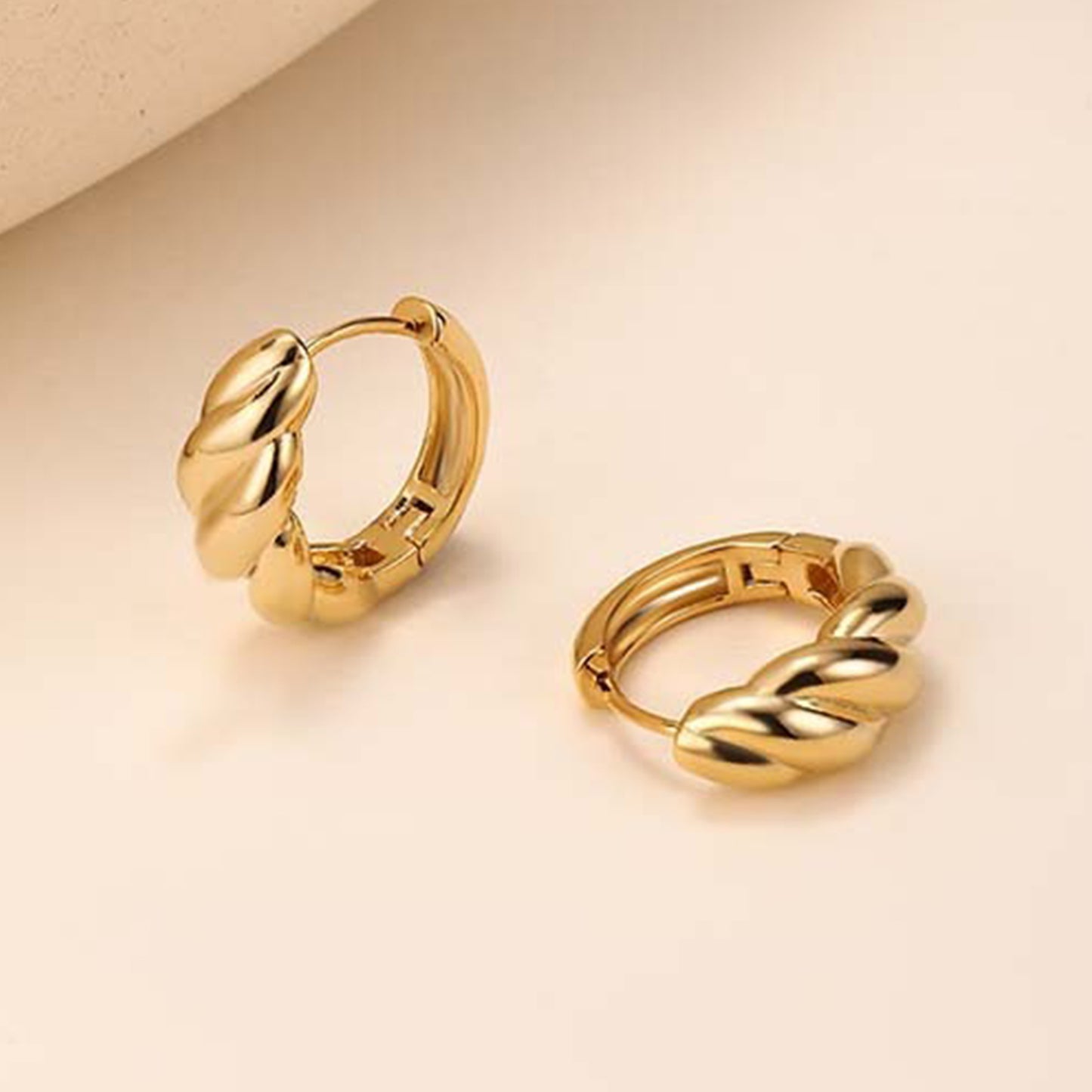Gold Croissant-Design Stud Earrings – Large 1.8 cm, 925 Silver Stems, Simple & Elegant