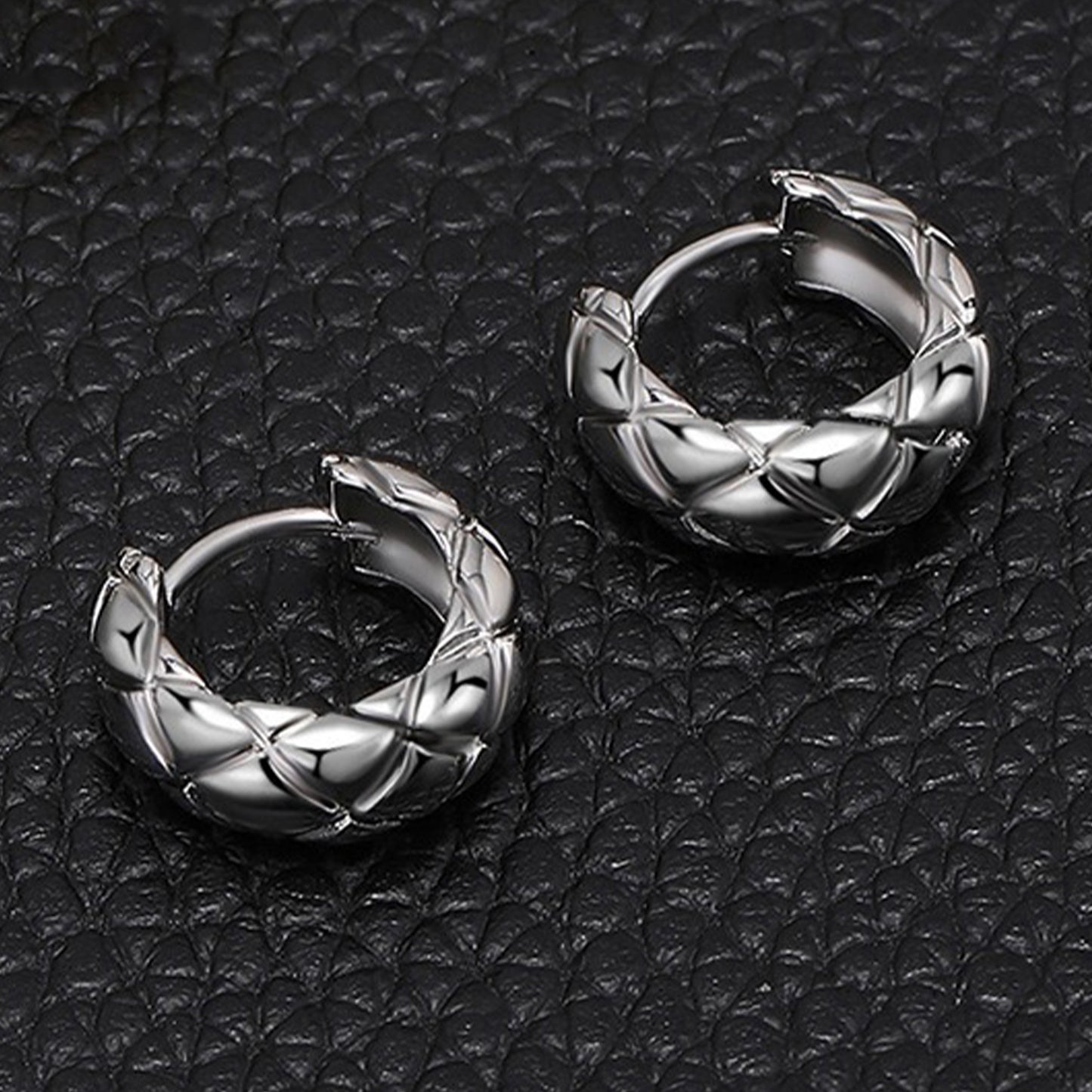 Small Silver Rhombus Hoop Earrings – 1.4 cm Geometric Design for Women, Ideal for Everyday & Special Occasions