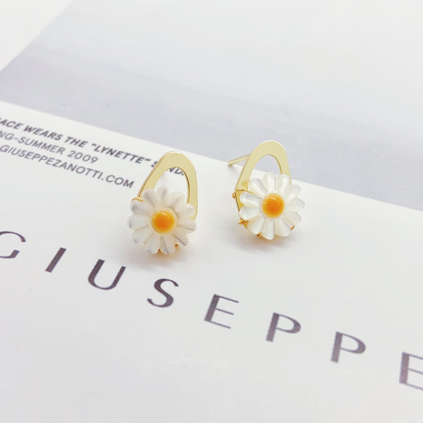 14K Gold-Plated Daisy Earrings with Mother-of-Pearl and 925 Silver Posts – Elegant Floral Studs for Young Women, Perfect for Parties and Daily Wear
