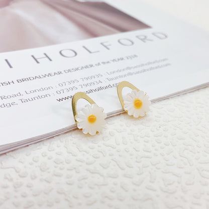 14K Gold-Plated Daisy Earrings with Mother-of-Pearl and 925 Silver Posts – Elegant Floral Studs for Young Women, Perfect for Parties and Daily Wear