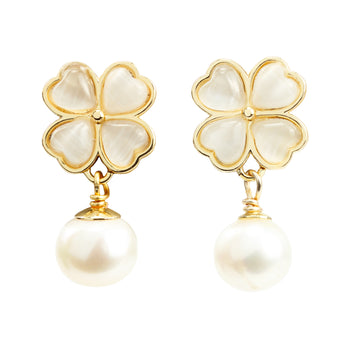Lucky Clover Pearl Stud Earrings – 14K Gold-Plated Earrings with Cat’s Eye Shine & Freshwater Pearl 🍀✨