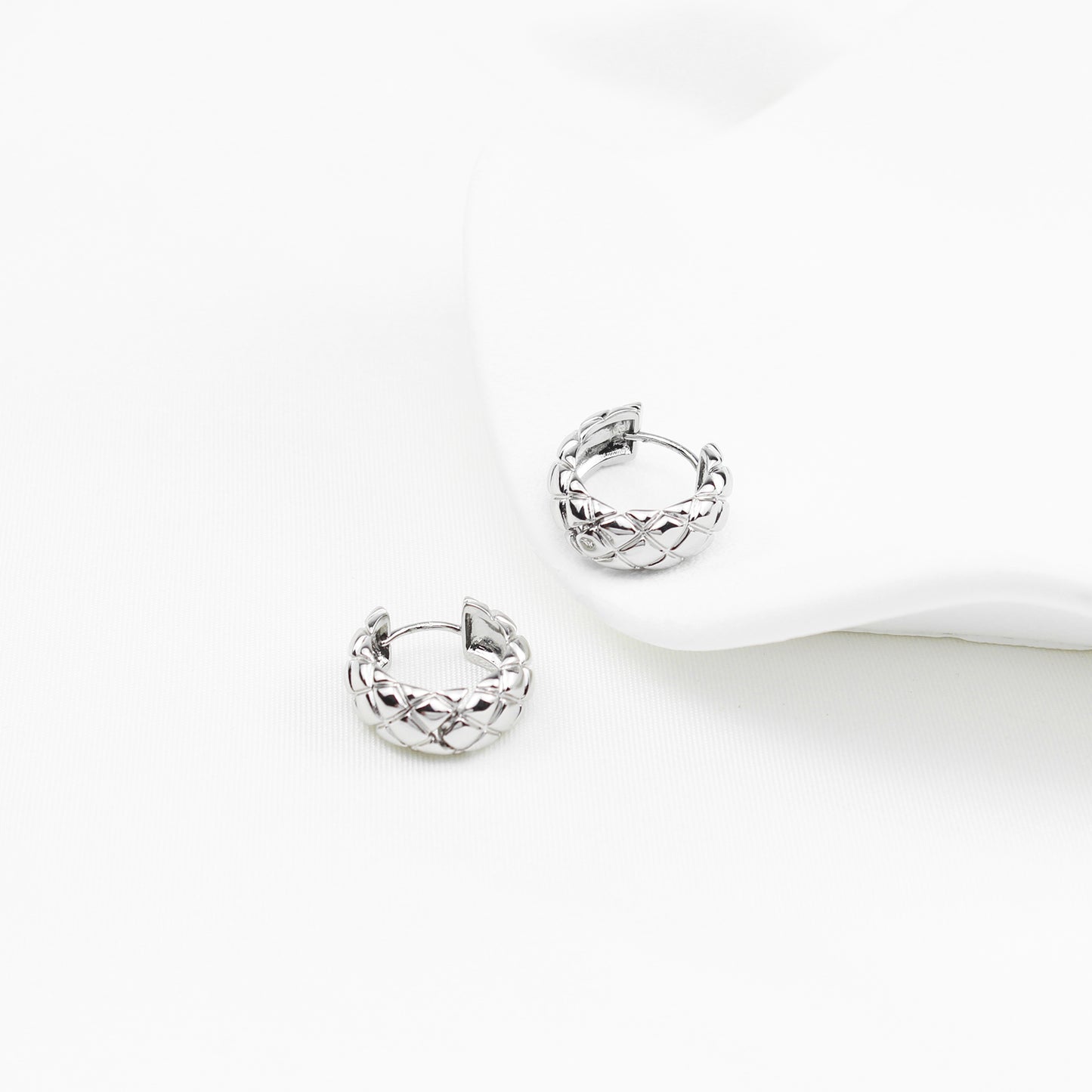 Large Silver Rhombus Hoop Earrings – 1.8 cm Geometric Design for Women, Ideal for Everyday & Special Occasions