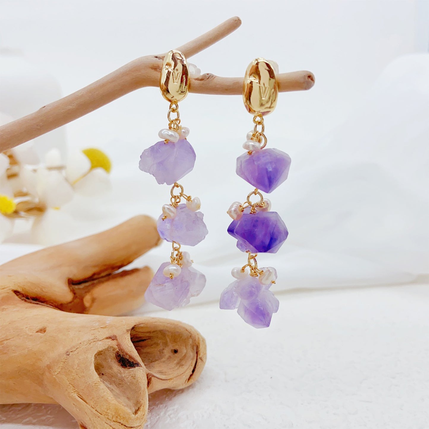 Perlenohrring mit Amethyst-Rohsteinen – 14K vergoldet, 925 Silberstift, eleganter hypoallergener Ohrstecker für Frauen, minimalistisches Design
