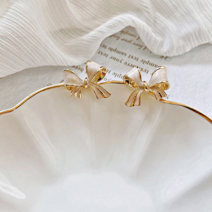 Vintage Bow Earrings in Cream White – 14K Gold Plating & Enamel, Elegant Jewelry for Women, Ideal for Lolita & Princess Look, Party & Everyday