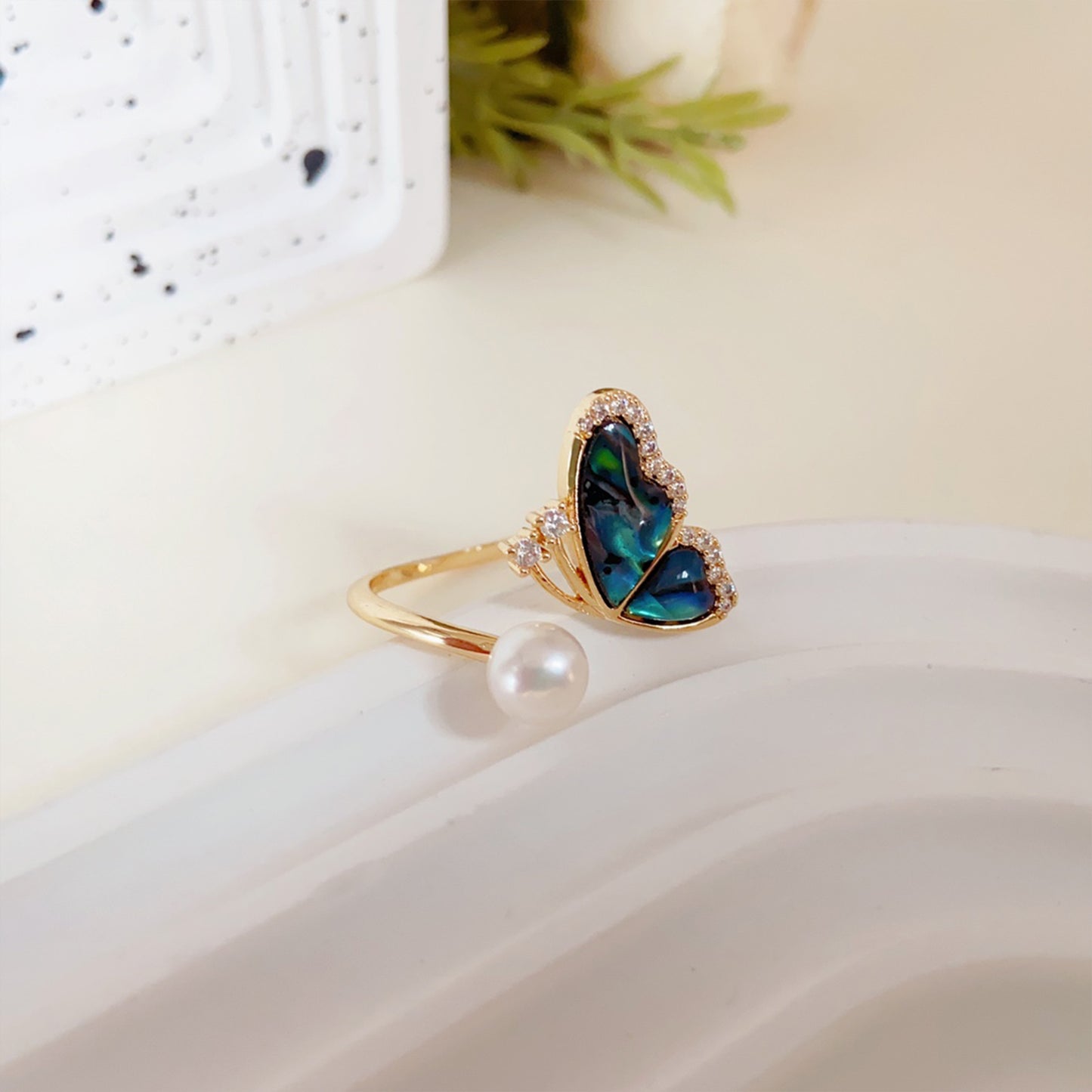 Schmetterling Perlenring – Offener Verstellbarer Ring mit Grüner Abalone & Süßwasserperle, 14K Vergoldet, Eleganter Damenring