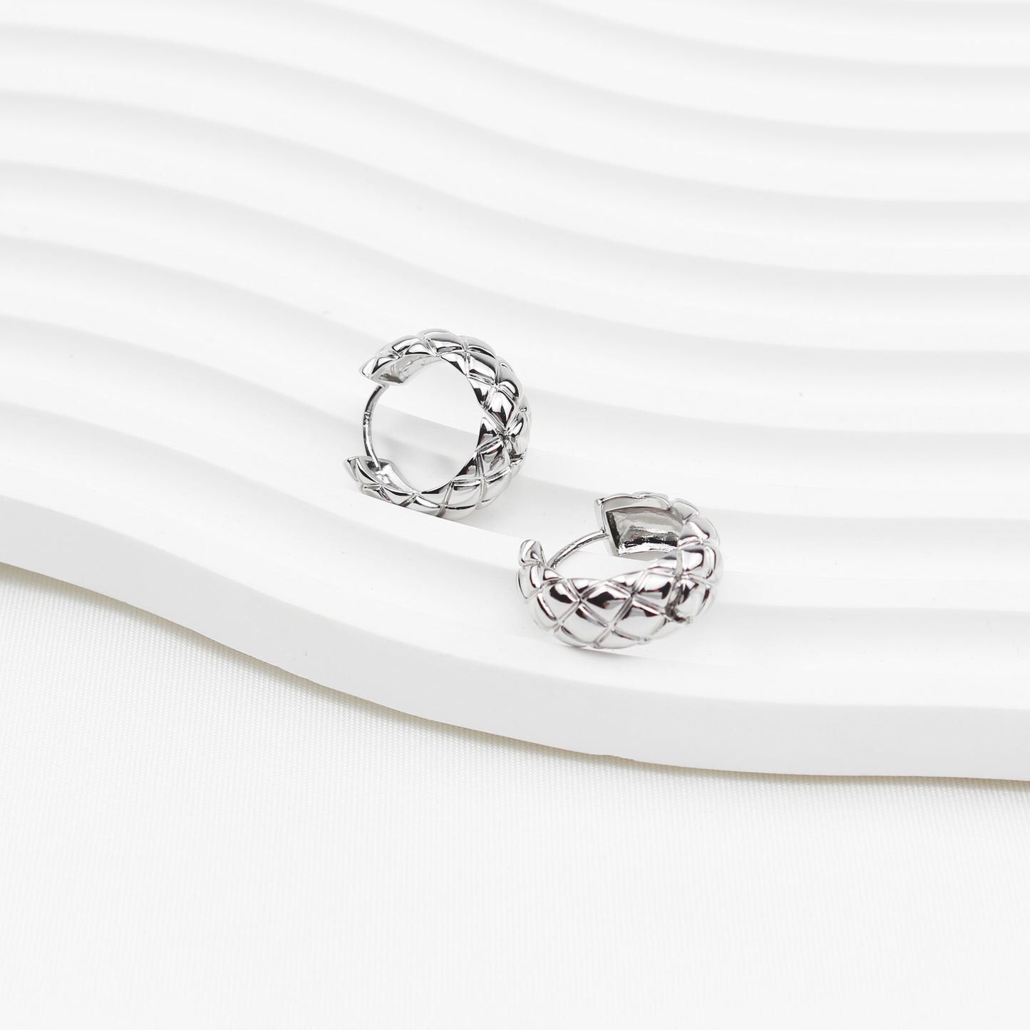 Large Silver Rhombus Hoop Earrings – 1.8 cm Geometric Design for Women, Ideal for Everyday & Special Occasions