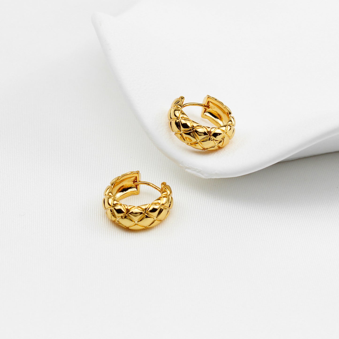 Large Gold Rhombus Hoop Earrings – 1.8 cm Geometric Design for Women, Ideal for Everyday & Special Occasions