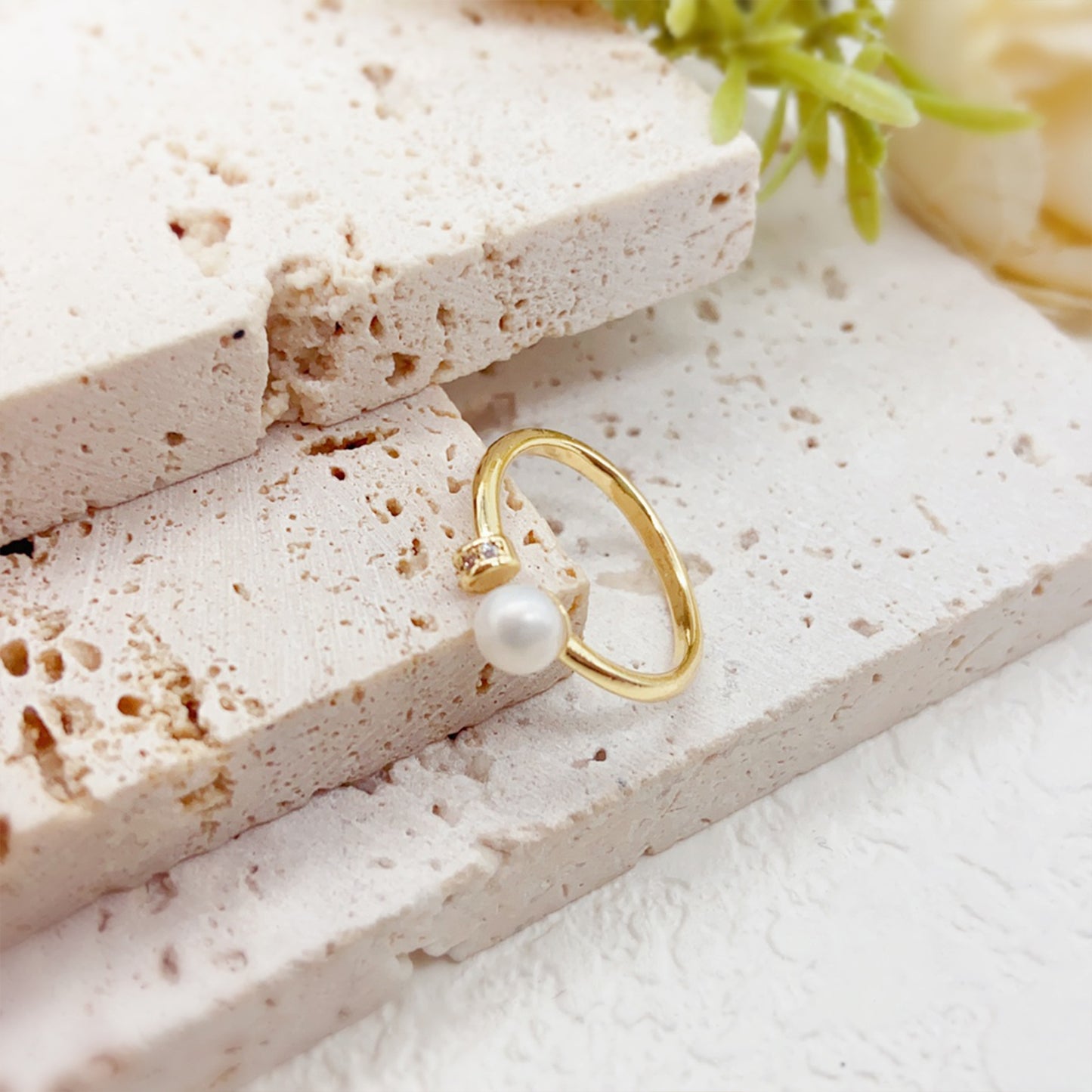Minimalistischer Perlenring – Einstellbar, Süßwasserperle, 14K Vergoldet, Eleganter & Verstellbarer Schmuck für Damen