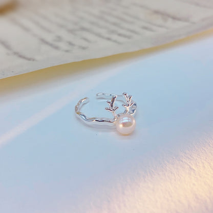 Schneemobil Rentier Perlenring – Verstellbarer Offener Ring, Silberbeschichtung & Weiße Süßwasserperle, Eleganter Damenring