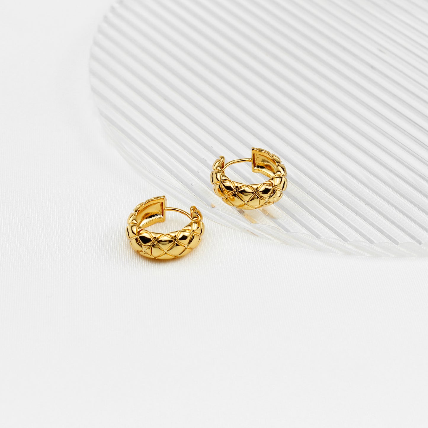 Large Gold Rhombus Hoop Earrings – 1.8 cm Geometric Design for Women, Ideal for Everyday & Special Occasions