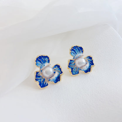Elegante blaue Blütenblatt-Ohrringe mit Perle – 14K vergoldete Emaille Ohrstecker mit 925 Silberstift für Damen