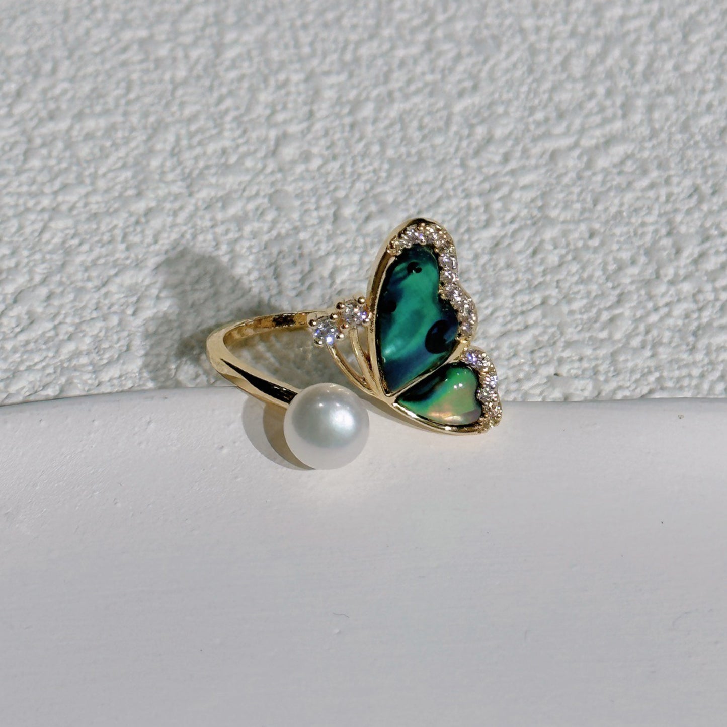 Schmetterling Perlenring – Offener Verstellbarer Ring mit Grüner Abalone & Süßwasserperle, 14K Vergoldet, Eleganter Damenring