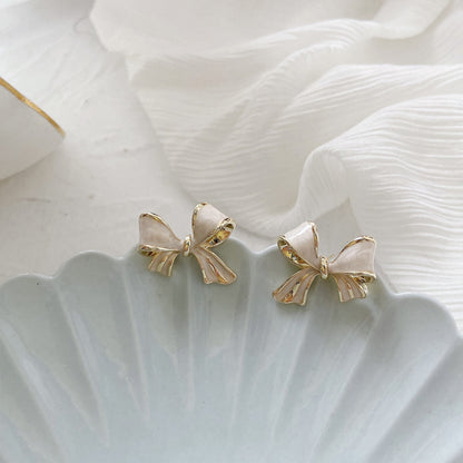 Vintage Bow Earrings in Cream White – 14K Gold Plating & Enamel, Elegant Jewelry for Women, Ideal for Lolita & Princess Look, Party & Everyday