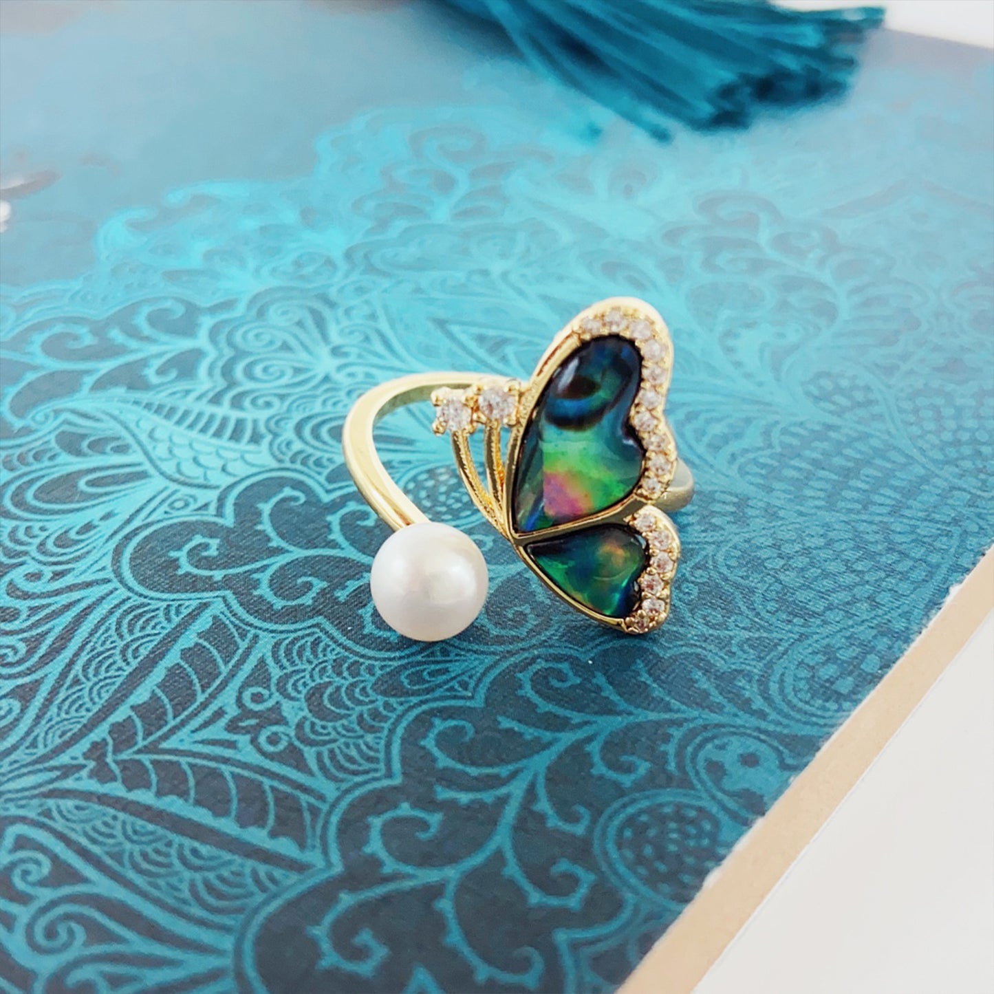Schmetterling Perlenring – Offener Verstellbarer Ring mit Grüner Abalone & Süßwasserperle, 14K Vergoldet, Eleganter Damenring