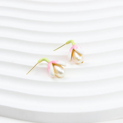 Magnolien Perlen Ohrstecker – Rosa Emaille mit Süßwasserperle, 14K Vergoldet & 925 Silber, femininer Schmuck mit Geschenkbox für Damen