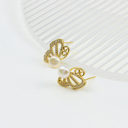 Sternenflügel Perlenohrringe – Schmetterlingsform mit Zirkonia & Süßwasserperle, 14K vergoldete Kupferlegierung, eleganter Schmuck im Sternenhimmel-Design für Frauen