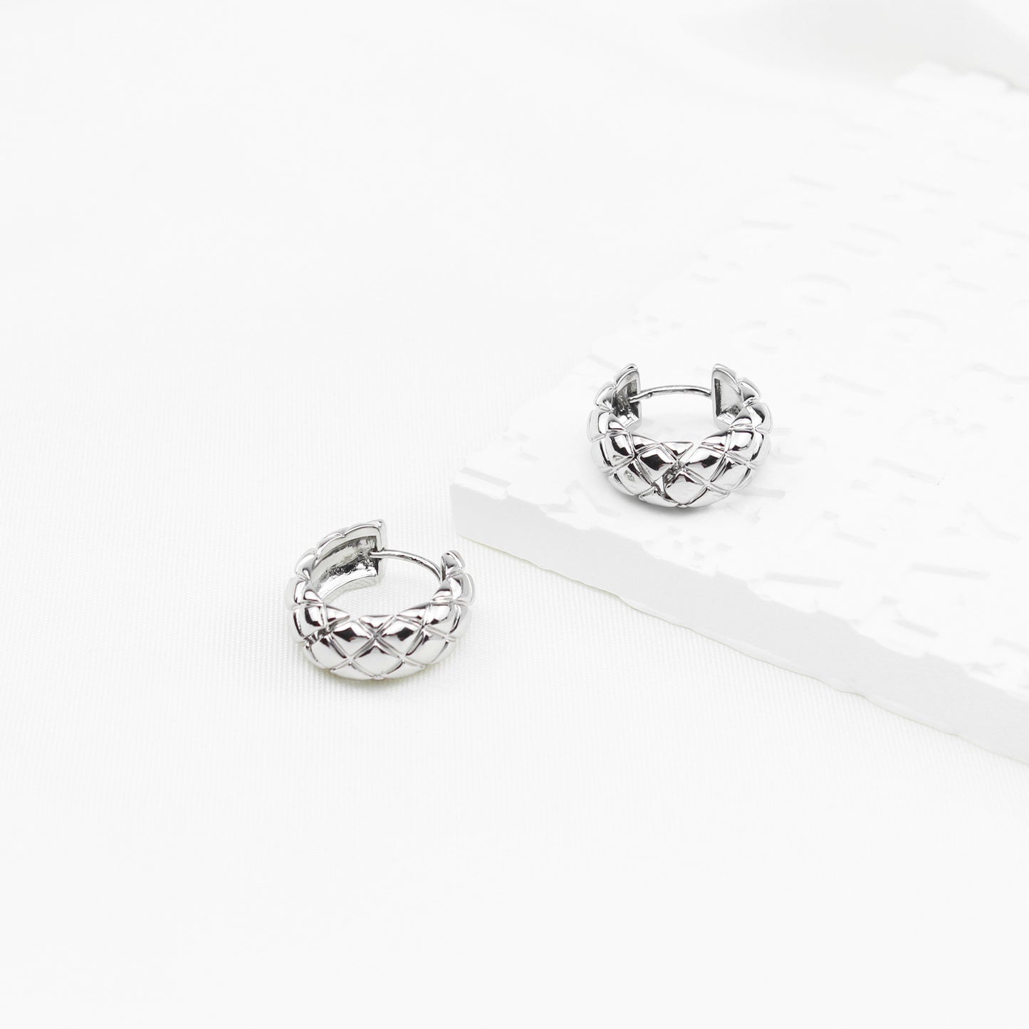 Large Silver Rhombus Hoop Earrings – 1.8 cm Geometric Design for Women, Ideal for Everyday & Special Occasions
