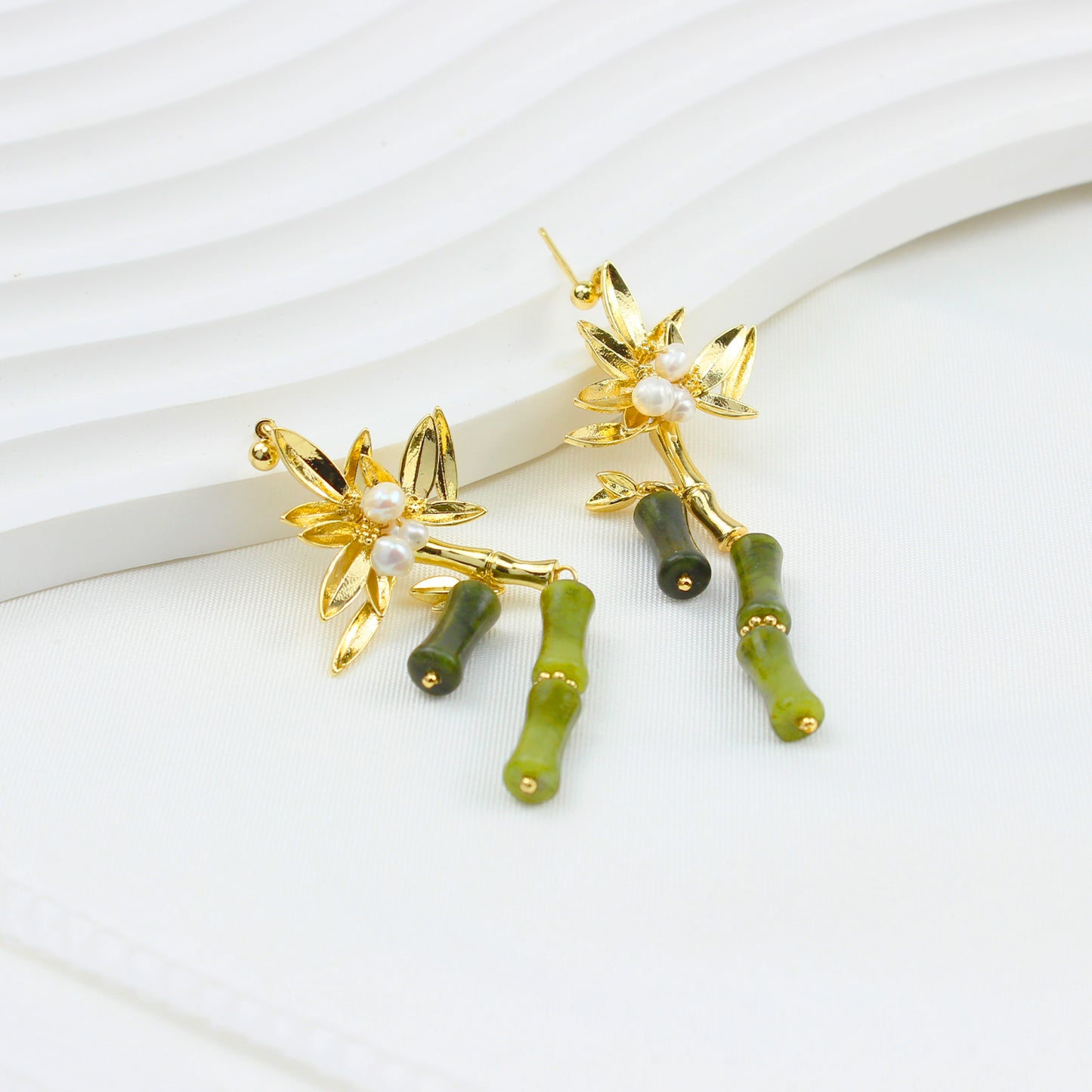 Perlenohrring mit Jade-Bambusdesign – 14K vergoldet, 925 Silberstift, elegante handgefertigte Ohrringe für Frauen, hypoallergen und stilvoll
