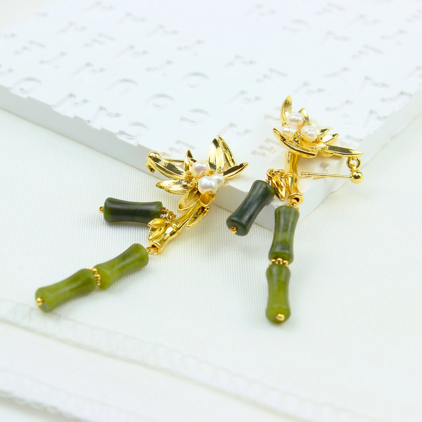 Perlenohrring mit Jade-Bambusdesign – 14K vergoldet, 925 Silberstift, elegante handgefertigte Ohrringe für Frauen, hypoallergen und stilvoll