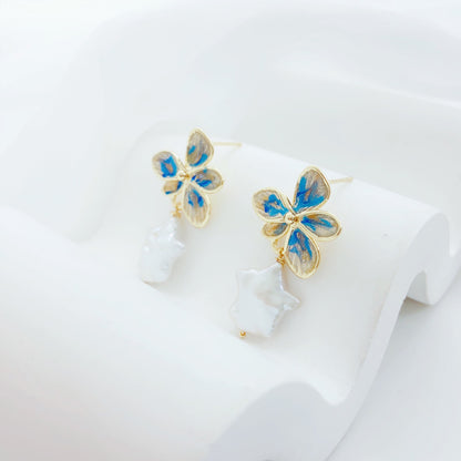 Blauer Blumenstern Perlen Ohrstecker – 14K vergoldet, Emaille & Süßwasserperle mit 925 Silberstift, eleganter hypoallergener Ohrschmuck für Damen