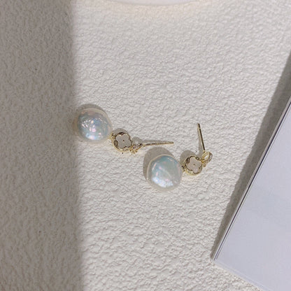 Mutterperlen Glücksklee Ohrstecker – 14K vergoldet, 925 Silberstifte, unregelmäßige Süßwasserperle, Symbol für Glück & Eleganz